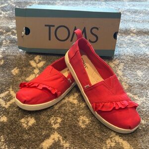 Girls Toms Alpargata Raspberry Canvas/Ruffle (Youth 5.5) Barely worn